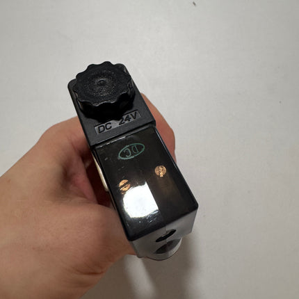 Airtac 4V310-08: Solenoid Air Valve - 4V31008B