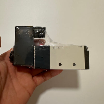 Airtac 4V210-08: Solenoid Air Valve - 4V21008AG