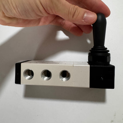 Airtac 4HA330C-08: Hand Valve. Toggle Style - 4HA330C08