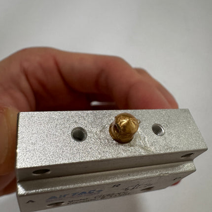 Airtac CM3B-06: Manual Valve. 3 Way - CM3B06T
