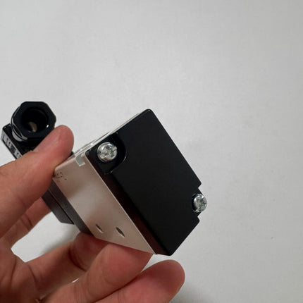 Airtac 4V210-08: Solenoid Air Valve - 4V21008F