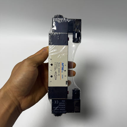 Airtac 4V330C-08: Solenoid Air Valve - 4V330C08C