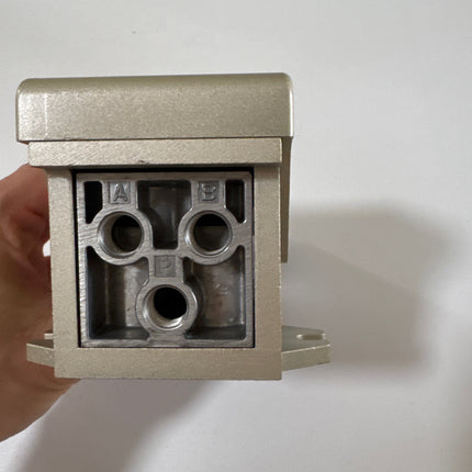 Airtac 4F210-08: Pneumatic Foot Pedal. 5 Way - 4F21008