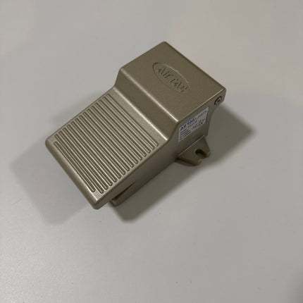 Airtac 3F210-08: Pneumatic Foot Pedal. 3 Way - 3F21008T