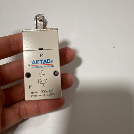 Airtac S3V-06: Manual Valve. 3 Way - S3V06