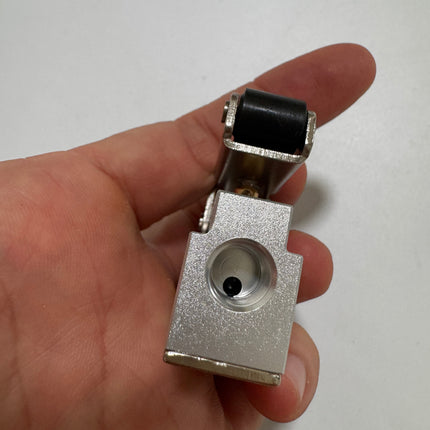 Airtac CM3R-06: Manual Valve. 3 Way - CM3R06